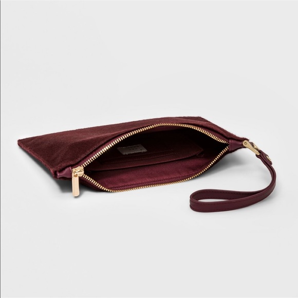 🌹A NEW DAY Wristlet Pouch in Scarlet Mystery NWT - Picture 1 of 7